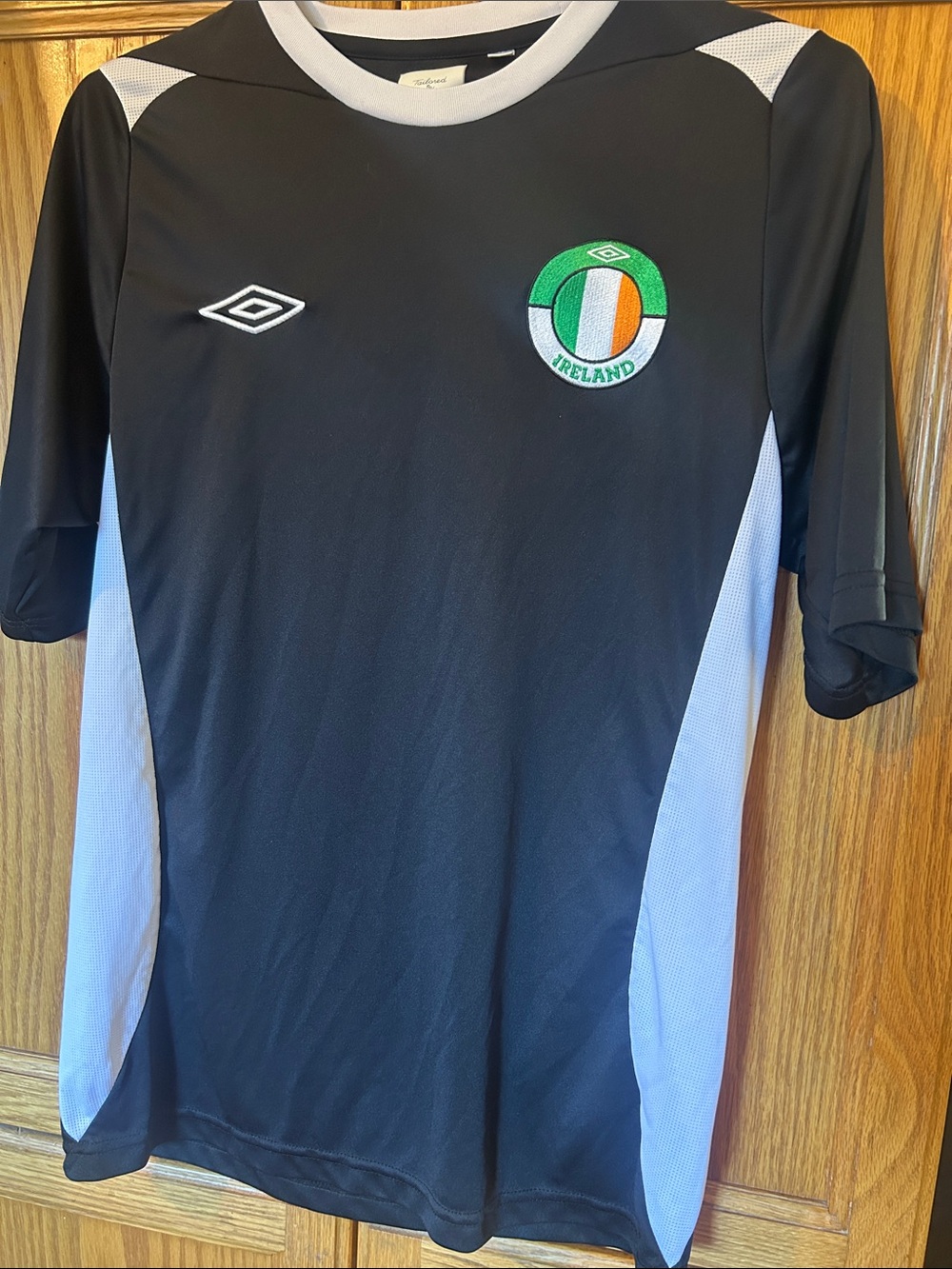 Vintage Umbro Black and White Ireland Crest Soccer Jersey